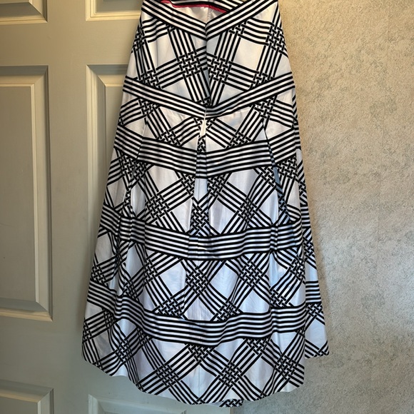 Black and white patterned strapless dress size 16 - Picture 5 of 6